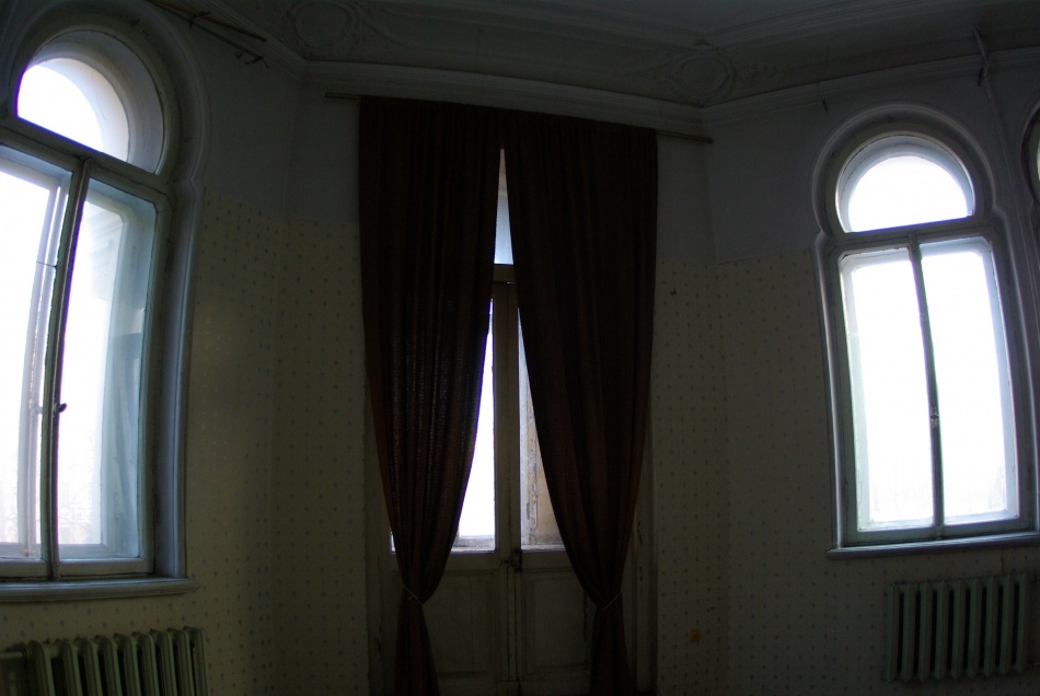 В Петербурге зафиксировано заметное снижение цен на комнаты за год